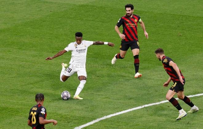 他不断参加 他不断参加